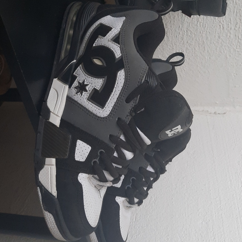 Mens DC zneakers 8.5